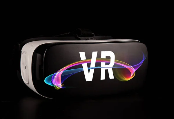 VR gafas de realidad virtual sobre fondo negro — Foto de Stock