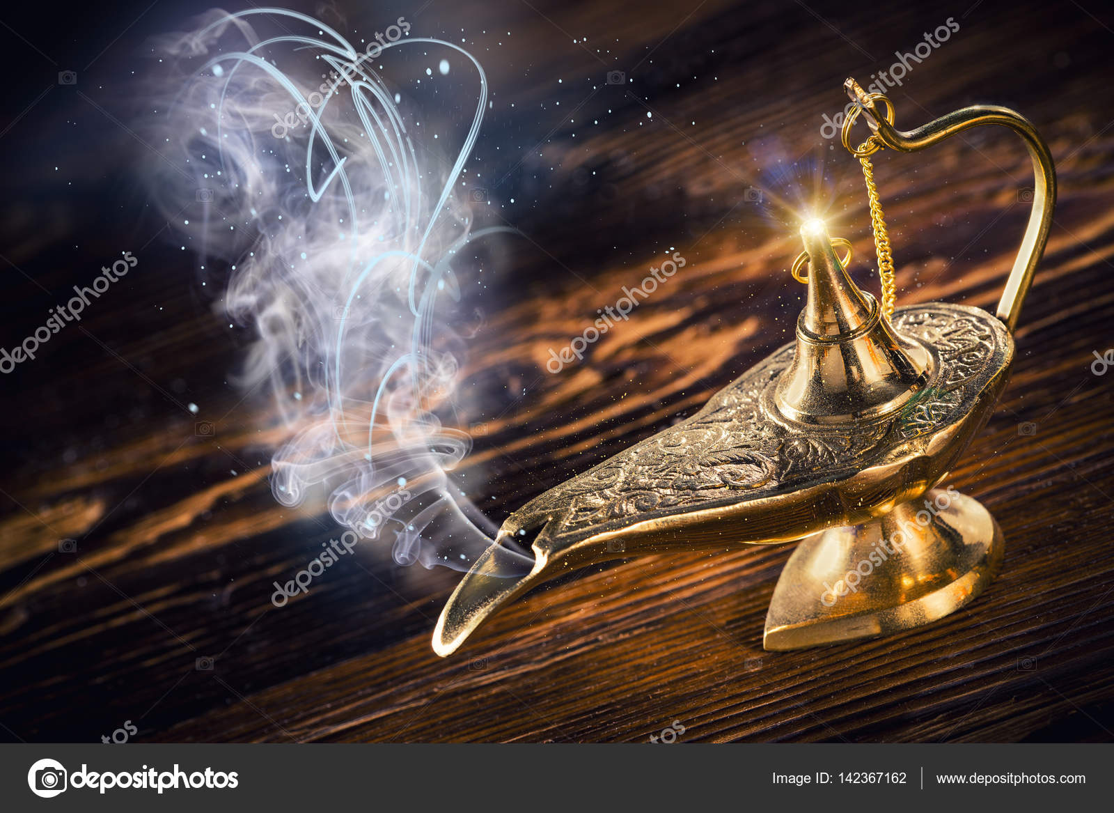 Lámpara mágica Aladdin con humo .: fotografía de stock © Kesu01