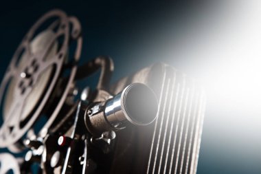 Eski stil film projektör, yakın çekim.