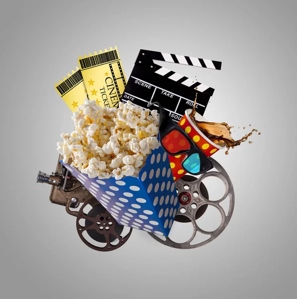 Pop-corn, billets de cinéma, palettes et autres objets en mouvement . — Photo