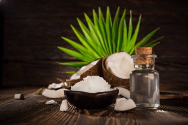 Hindistan cevizi yağına yakın.