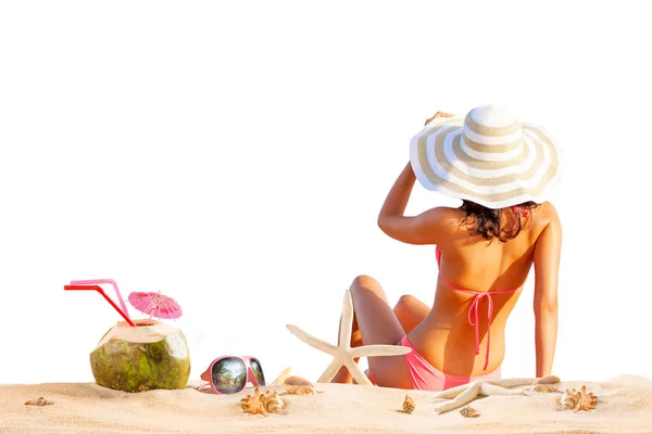 Hermosa mujer en bikini en la playa — Foto de Stock