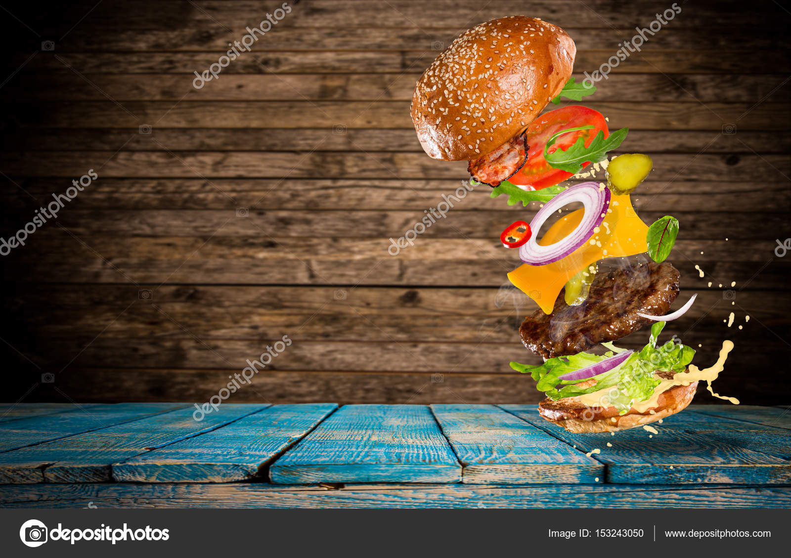 Gran hamburguesa sabrosa con ingredientes voladores . — Foto de stock  #153243050 © Kesu01, image size:1600x1129