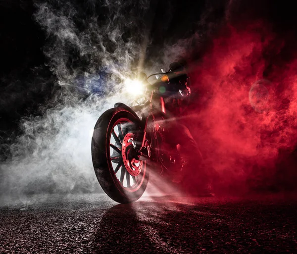 Hachoir moto haute puissance la nuit . — Photo