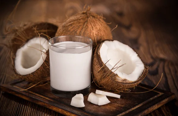 Närbild av en kokosmjölk — Stockfoto