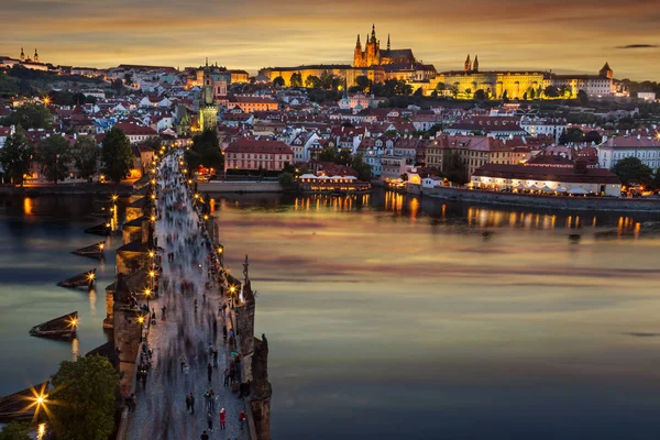 Prague Castle after sunset. Europe, Czech republic. — Stock Photo, Image