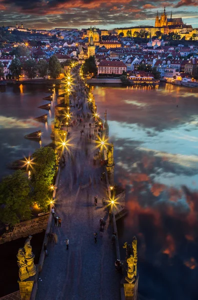 Castelo de Praga depois do pôr-do-sol. Europa, República Checa . — Fotografia de Stock