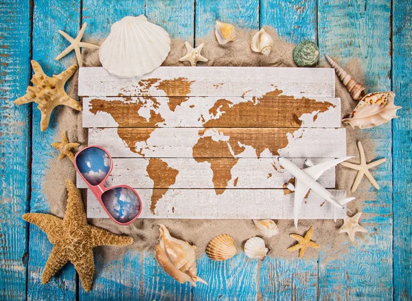 Summer traveling time. Sea holiday background with various shells. — Stock Photo, Image