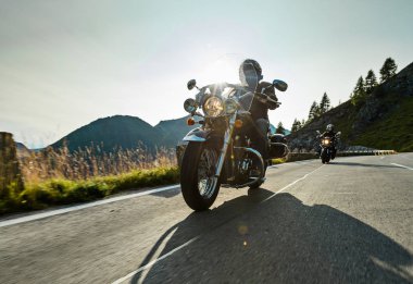 Japon yüksek güç kruvazör Alp karayolu üzerinde ünlü Hochalpenstrasse, Avusturya sürme motosiklet sürücüsü.