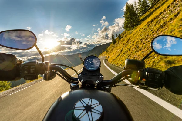 Motorcycle driver riding in Alpine highway, handlebars view, Austria, Europe. — Stock Photo, Image