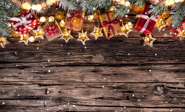 Decoración de Navidad sobre fondo de madera — Foto de Stock