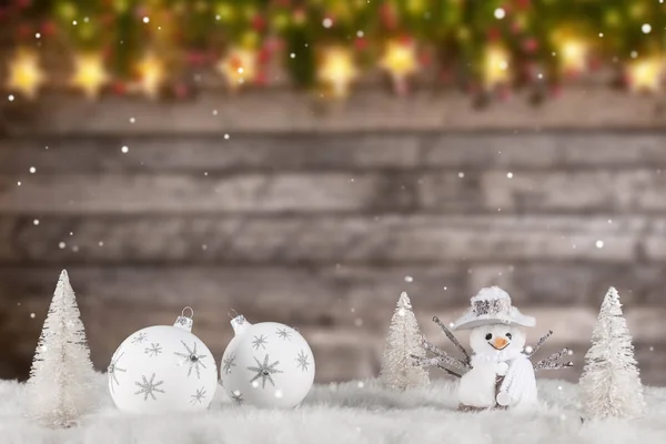 Decoração de natal em fundo de madeira — Fotografia de Stock