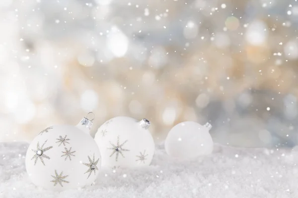 Arkaplanı bulanık bir Noel süslemesi — Stok fotoğraf