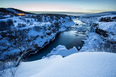 Hraunfossar şelale kış, İzlanda.