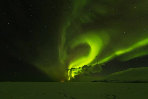 Aurora borealis, az északi fény Izland télen. — Stock Fotó