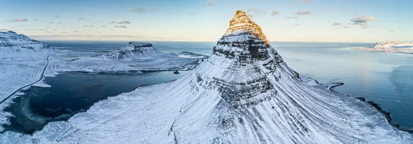 Kirkjufell dağın kışın, İzlanda — Stok fotoğraf