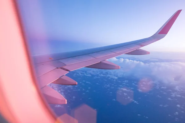 SuBeautiful sunset with cloudy sky from the airplane window. — Stock Photo, Image