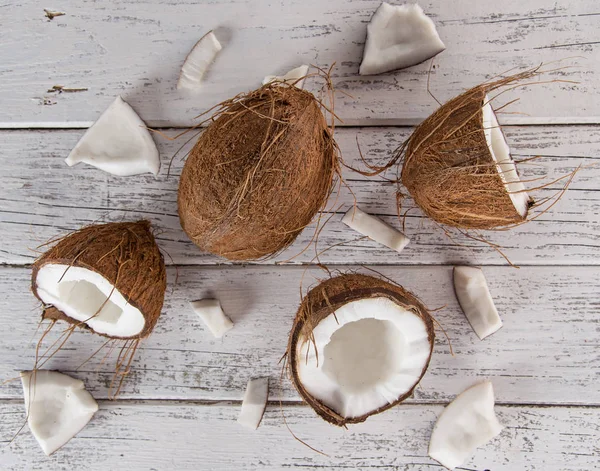 Lähikuva kookospähkinöistä, ylhäältä . — kuvapankkivalokuva
