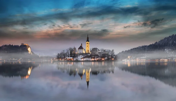 Amazing sunset at the lake Bled in winter, Slovenia. — Stock Photo, Image