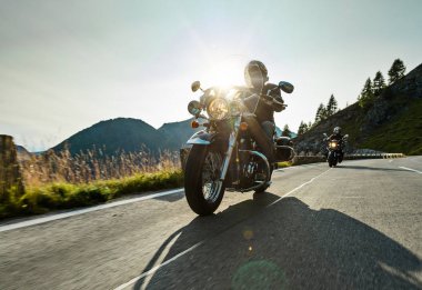 Japon yüksek güç kruvazör Alp karayolu üzerinde ünlü Hochalpenstrasse, Avusturya sürme motosiklet sürücüsü.