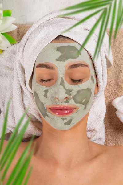 Young healthy woman with face mask. — Stock Photo, Image