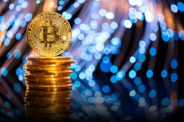 Bitcoin altın sikkesi, soyut arkaplanı çıkarılmış. Sanal kripto para birimi kavramı.