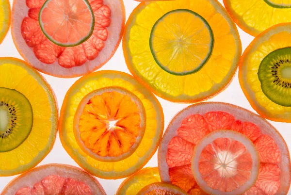 Heldere frisse citrus segmenten, terug licht transparante fruit. — Stockfoto