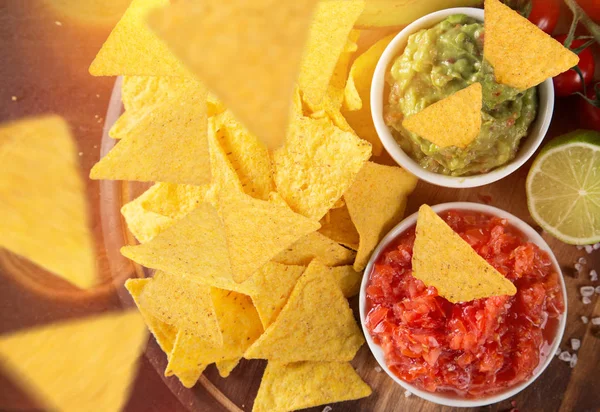 Meksiko nacho chips and salsa dip — Stok Foto