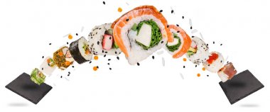 Havada donmuş lezzetli Japon suşisi parçaları..