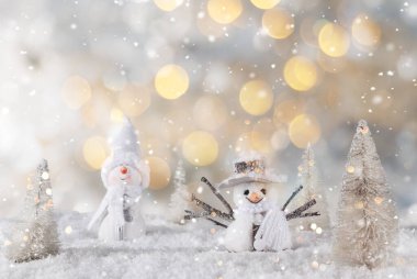 Arkaplanı bulanık bir Noel süslemesi