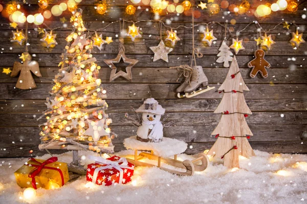 Decoração de natal em fundo de madeira — Fotografia de Stock