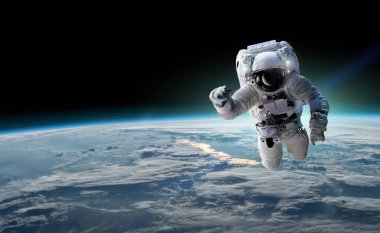 Evreni insan ırkı tarafından fethetme kavramı. Bu görüntünün elementleri NASA tarafından desteklenmektedir