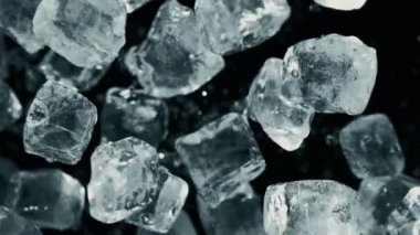 Süper Yavaş Patlayan Buz Kameraya doğru