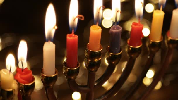 Candele di Hanukah che celebrano la vacanza ebrea — Video Stock