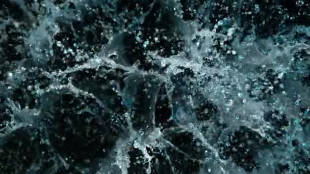 Víz fröccsent fekete háttérrel, szuper lassított felvétel. Fényképezte: nagy sebességű mozi kamera. — Stock videók