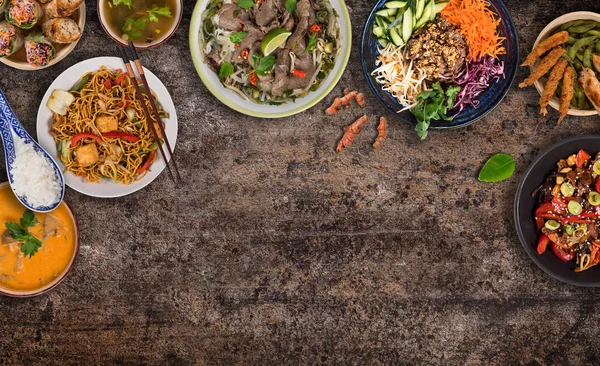 Azjatyckie tło żywności z różnych składników na rustykalnym tle kamienia, widok z góry. — Zdjęcie stockowe