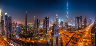 Gün doğumunda Dubai silueti, Birleşik Arap Emirlikleri.