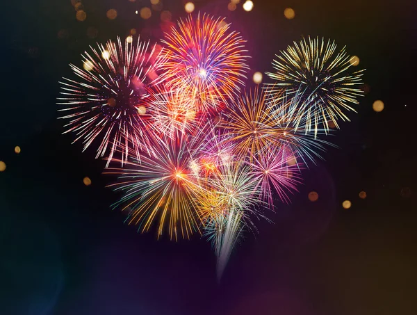 Fuegos artificiales coloridos con fondo bokeh. Celebración de Año Nuevo . — Foto de Stock