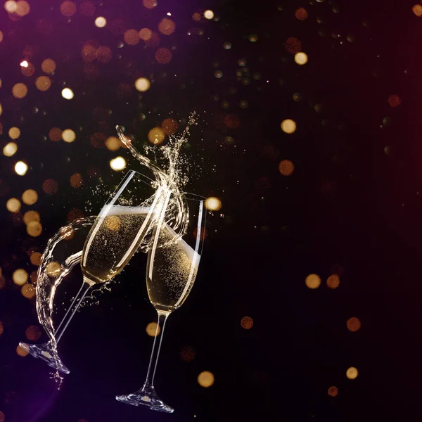 Glaasjes champagne, feestelijk thema. — Stockfoto