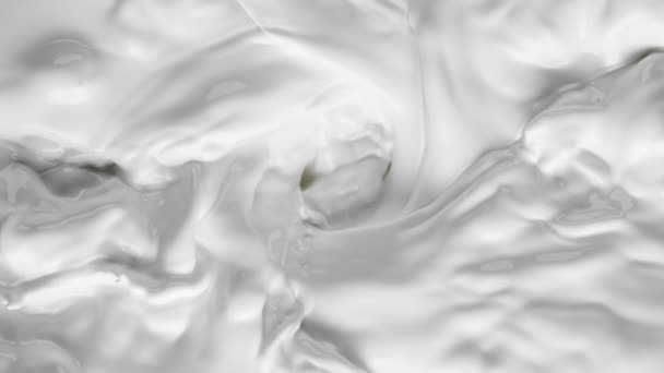 Super langzame beweging van melk crème — Stockvideo