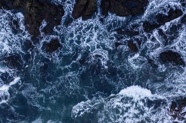 Vista de cima para baixo das ondas gigantes do oceano — Fotografia de Stock