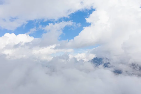 Matahari terbenam langit dari jendela pesawat — Stok Foto