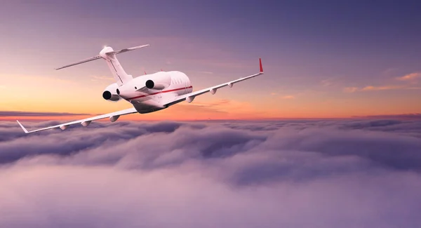 Piccolo jet privato che vola sopra belle nuvole. — Foto Stock