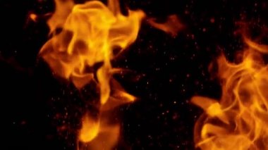 Alevler, kıvılcımlarla, yüksek hızlı kamerayla, 300 fite ateş ediyor.,