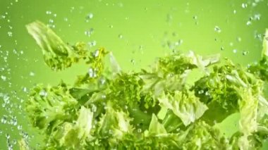 Uçan Taze Sebzelerin Süper Yavaş Çekimi 1000fps.