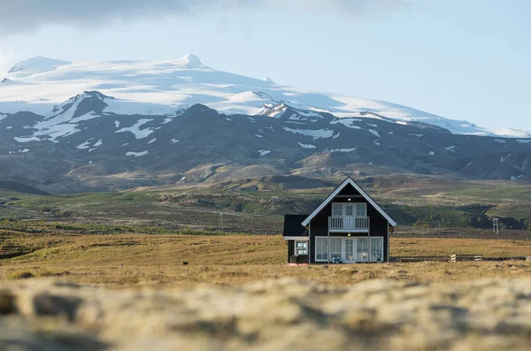 Landscape with typical house in Iceland. — Stock Photo, Image