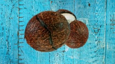 Yavaş Su Hareketi Hindistan cevizine sıçrıyor