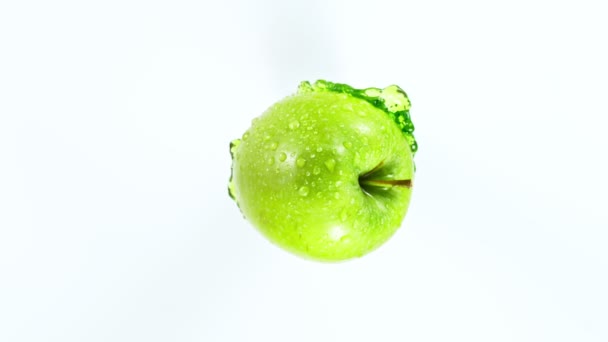 Super Slow Motion Shot of Apple com Splashing Juice Isolado em Fundo Branco — Vídeo de Stock