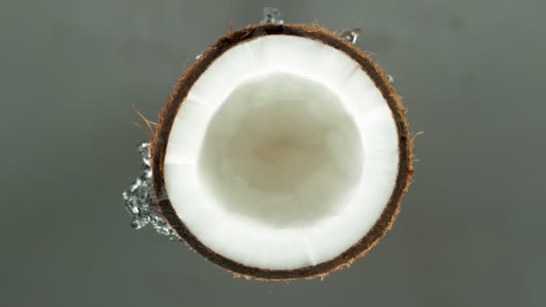 水花在椰子上的缓慢运动 — 图库视频影像
