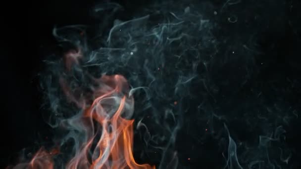 Płomienie ognia z iskrami, fotografowanie z prędkością 1000fps, — Wideo stockowe